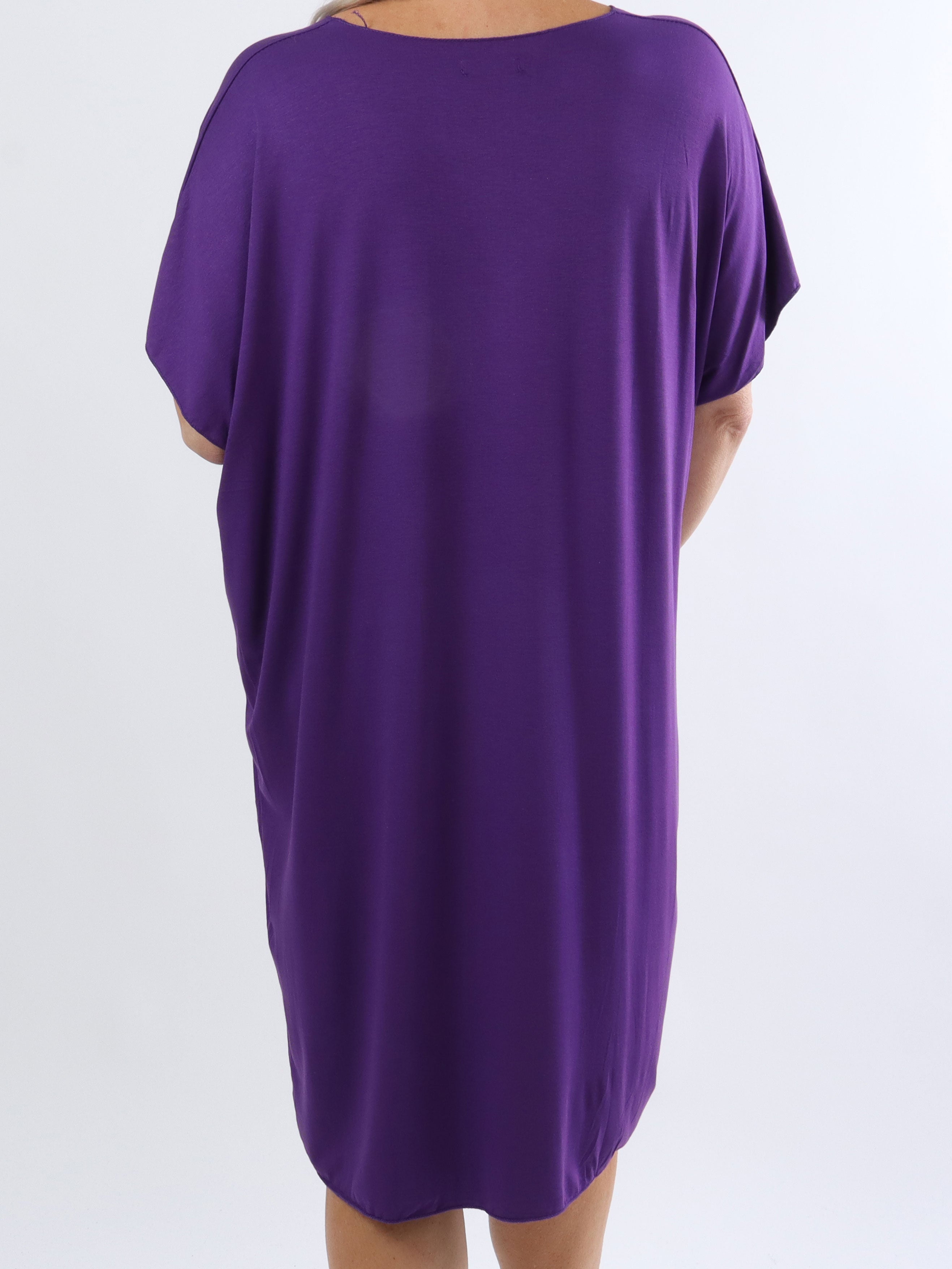 Vogue - Plus size t-shirtkjole i viskose med guld skrift